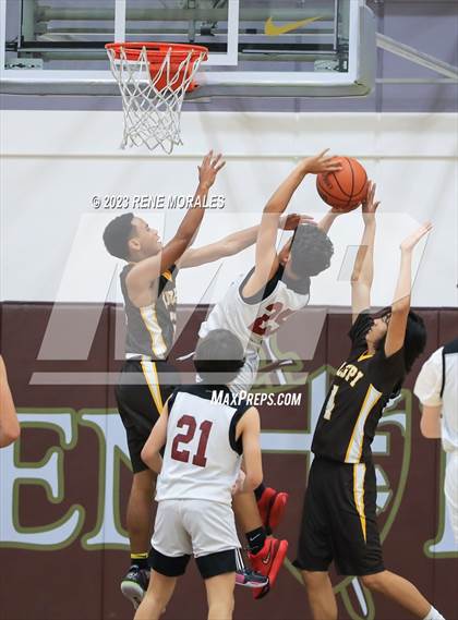Thumbnail 1 in Crespi vs Alemany photogallery.