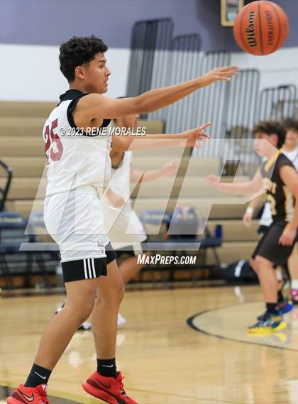 Thumbnail 3 in Crespi vs Alemany photogallery.