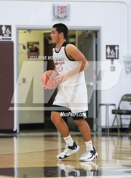 Thumbnail 1 in Crespi vs Alemany photogallery.