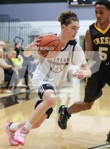 Thumbnail 1 in Crespi vs Alemany photogallery.
