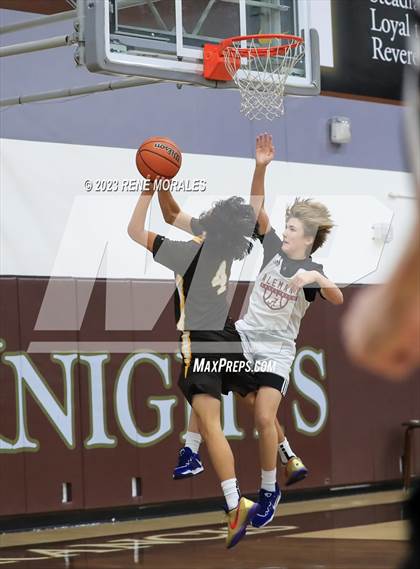 Thumbnail 1 in Crespi vs Alemany photogallery.