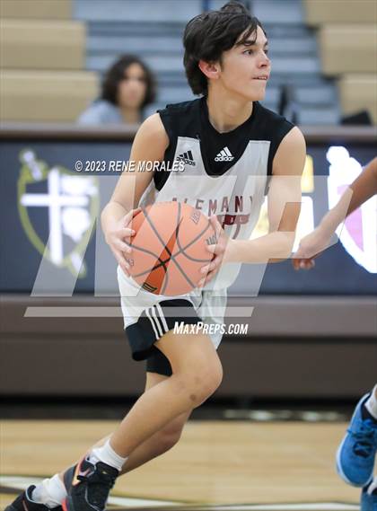 Thumbnail 1 in Crespi vs Alemany photogallery.