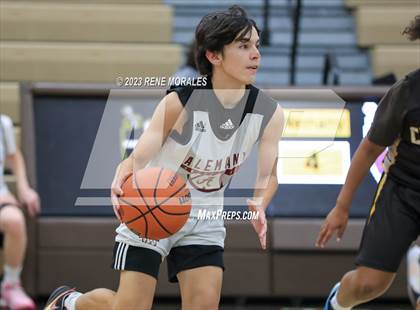 Thumbnail 3 in Crespi vs Alemany photogallery.