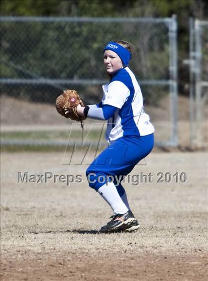 Thumbnail 2 in Brewer vs. North Crowley (Brewer Tournament) photogallery.