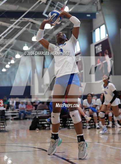 Thumbnail 3 in Cypress Creek vs. Leon (Legends Invitational) photogallery.