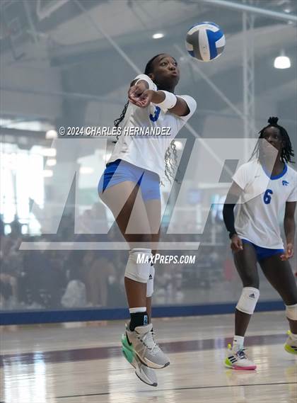 Thumbnail 2 in Cypress Creek vs. Leon (Legends Invitational) photogallery.