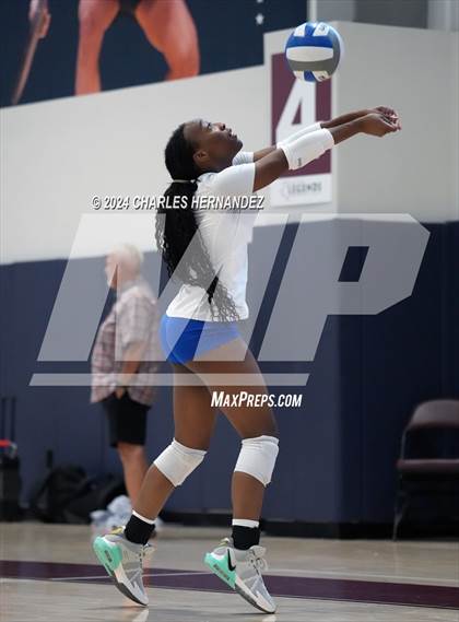Thumbnail 3 in Cypress Creek vs. Leon (Legends Invitational) photogallery.