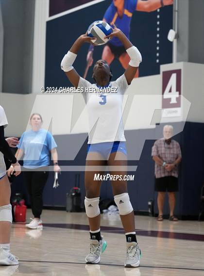Thumbnail 2 in Cypress Creek vs. Leon (Legends Invitational) photogallery.