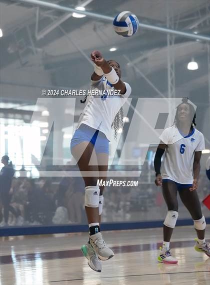 Thumbnail 3 in Cypress Creek vs. Leon (Legends Invitational) photogallery.