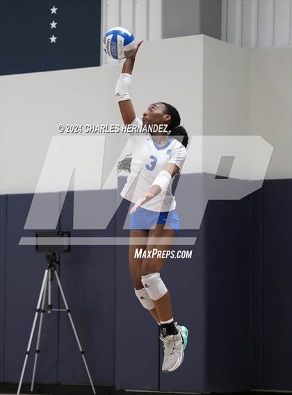 Thumbnail 2 in Cypress Creek vs. Leon (Legends Invitational) photogallery.