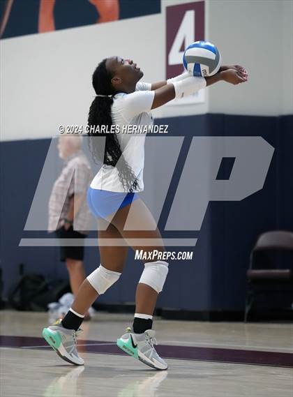 Thumbnail 2 in Cypress Creek vs. Leon (Legends Invitational) photogallery.