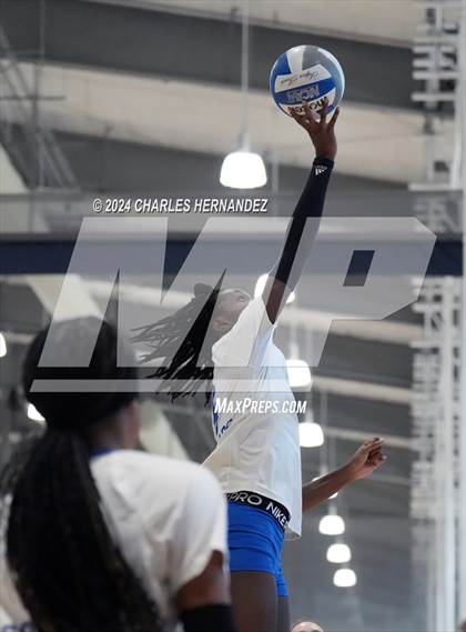 Thumbnail 2 in Cypress Creek vs. Leon (Legends Invitational) photogallery.