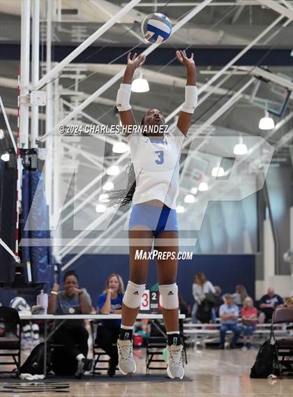 Thumbnail 3 in Cypress Creek vs. Leon (Legends Invitational) photogallery.
