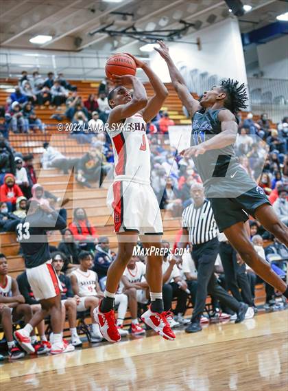 Thumbnail 3 in Lutheran East vs. Shaker Heights photogallery.