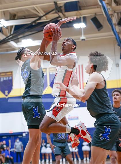 Thumbnail 1 in Lutheran East vs. Shaker Heights photogallery.