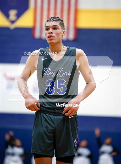 Thumbnail 2 in Lutheran East vs. Shaker Heights photogallery.