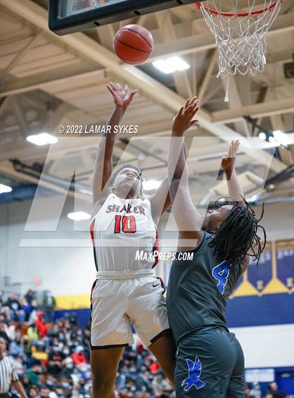 Thumbnail 3 in Lutheran East vs. Shaker Heights photogallery.