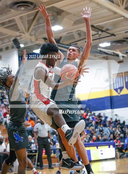 Thumbnail 2 in Lutheran East vs. Shaker Heights photogallery.