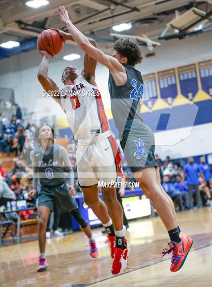 Thumbnail 2 in Lutheran East vs. Shaker Heights photogallery.