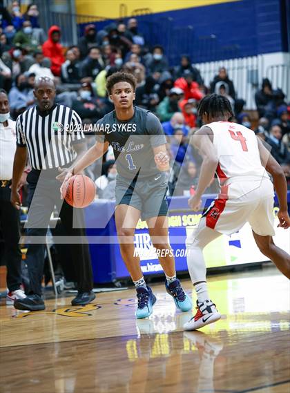 Thumbnail 2 in Lutheran East vs. Shaker Heights photogallery.
