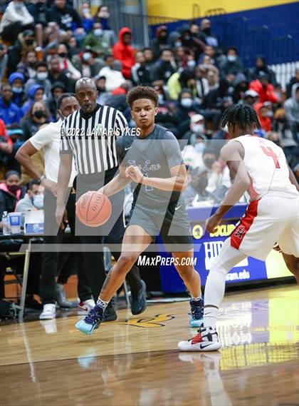Thumbnail 3 in Lutheran East vs. Shaker Heights photogallery.