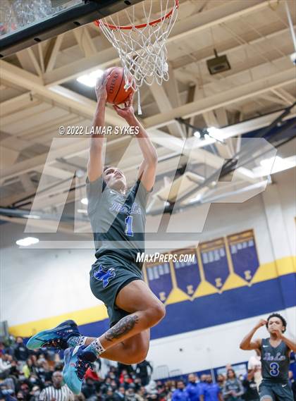 Thumbnail 2 in Lutheran East vs. Shaker Heights photogallery.