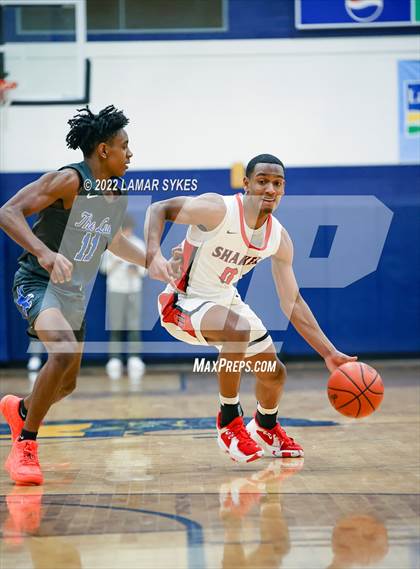 Thumbnail 2 in Lutheran East vs. Shaker Heights photogallery.