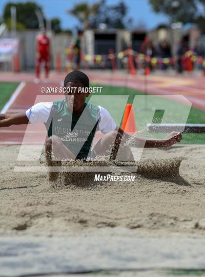 Thumbnail 2 in Mt. Carmel Invitational photogallery.