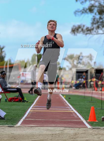 Thumbnail 3 in Mt. Carmel Invitational photogallery.