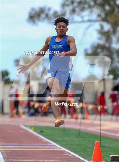 Thumbnail 3 in Mt. Carmel Invitational photogallery.