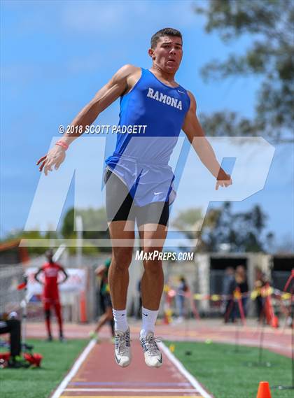 Thumbnail 2 in Mt. Carmel Invitational photogallery.