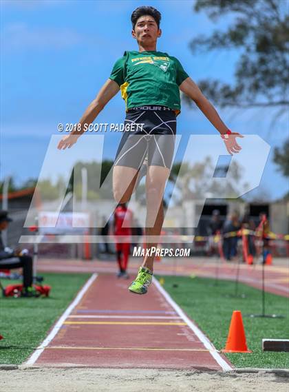 Thumbnail 1 in Mt. Carmel Invitational photogallery.