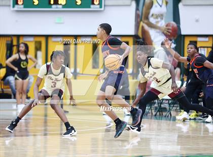 Thumbnail 1 in King's Fork vs. Maury (VHSL 5B Semifinal) photogallery.