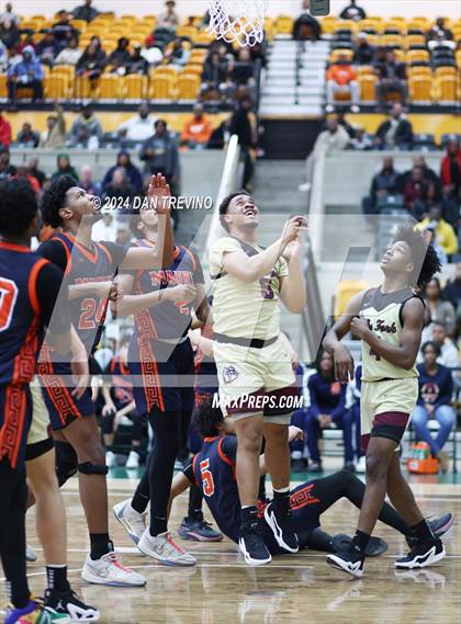 Thumbnail 1 in King's Fork vs. Maury (VHSL 5B Semifinal) photogallery.