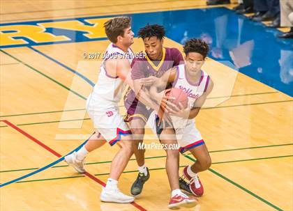 Thumbnail 1 in Las Lomas vs. St. Ignatius (NorCal Tip Off Classic) photogallery.