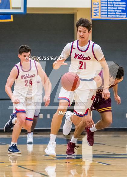 Thumbnail 2 in Las Lomas vs. St. Ignatius (NorCal Tip Off Classic) photogallery.