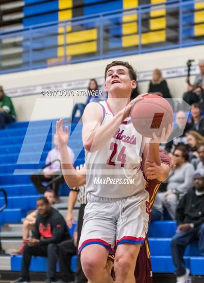 Thumbnail 3 in Las Lomas vs. St. Ignatius (NorCal Tip Off Classic) photogallery.
