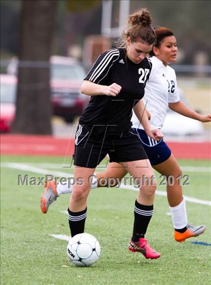 Thumbnail 3 in Alief Elsik vs Clear Brook (I-10 Shootout) photogallery.
