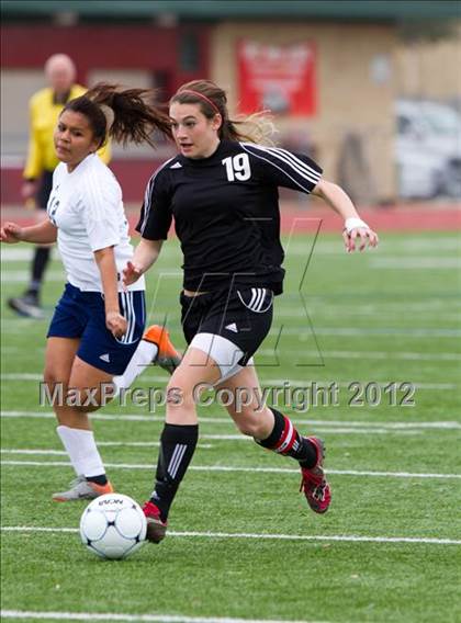 Thumbnail 3 in Alief Elsik vs Clear Brook (I-10 Shootout) photogallery.