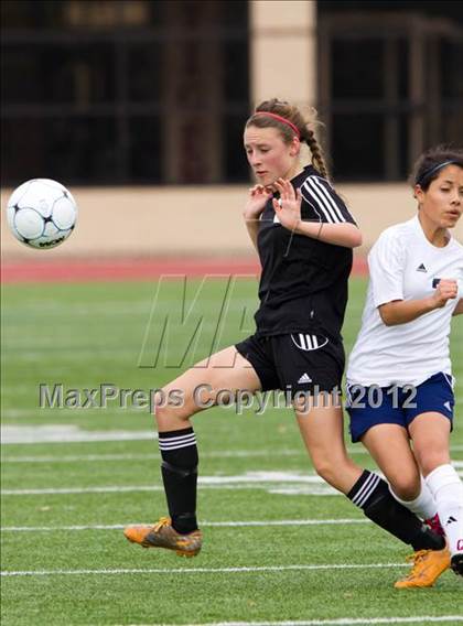 Thumbnail 3 in Alief Elsik vs Clear Brook (I-10 Shootout) photogallery.
