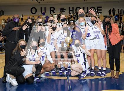 Thumbnail 2 in Flowing Wells vs. Millennium (AIA 5A Final Awards) photogallery.