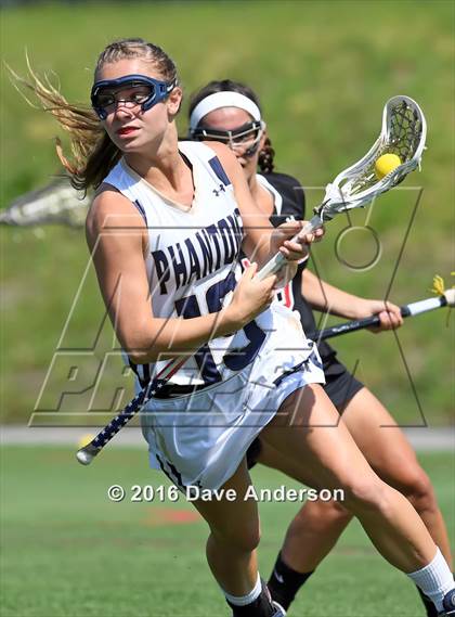 Thumbnail 3 in Mount Sinai vs Bayport-Blue Point (Section 11 Class C Final) photogallery.