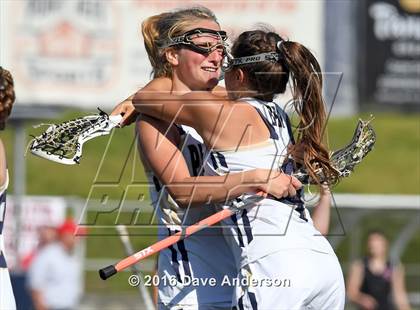 Thumbnail 3 in Mount Sinai vs Bayport-Blue Point (Section 11 Class C Final) photogallery.