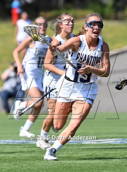 Thumbnail 3 in Mount Sinai vs Bayport-Blue Point (Section 11 Class C Final) photogallery.