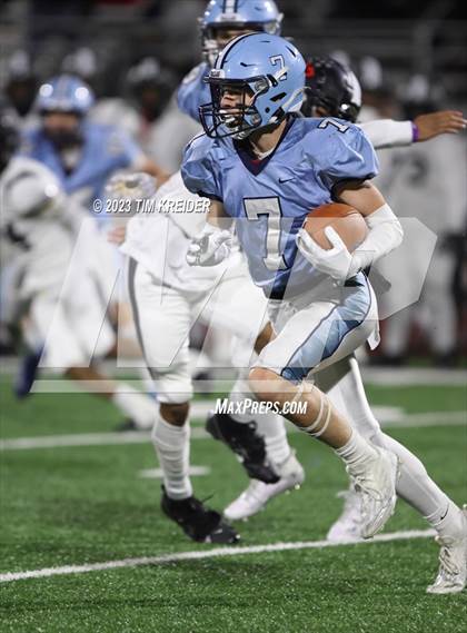 Thumbnail 2 in Dallas vs. Aliquippa (PIAA 4A Final) photogallery.