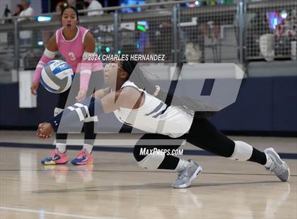 Thumbnail 2 in Caldwell vs. Shoemaker (Legends Invitational) photogallery.