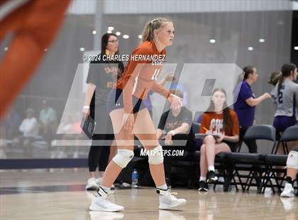 Thumbnail 1 in Caldwell vs. Shoemaker (Legends Invitational) photogallery.