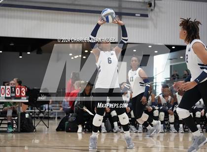 Thumbnail 2 in Caldwell vs. Shoemaker (Legends Invitational) photogallery.