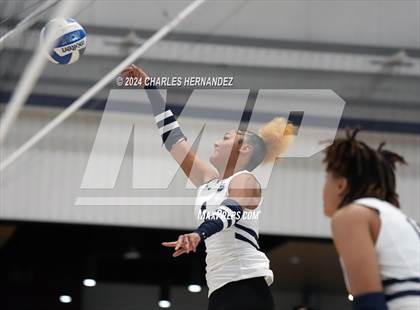 Thumbnail 1 in Caldwell vs. Shoemaker (Legends Invitational) photogallery.