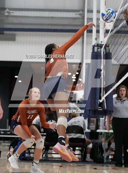 Thumbnail 3 in Caldwell vs. Shoemaker (Legends Invitational) photogallery.